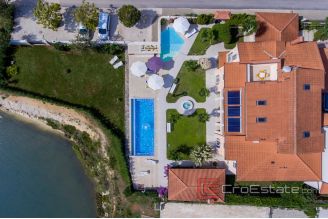 020 2026 106 Pula Apartment house with pool and a sea view for sale