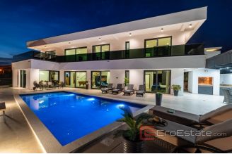 020 2030 68 Zadar Villa with an open sea view for sale
