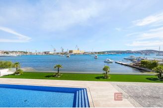 019 2022 376 trogir two bedroom apartment first row to the sea sale