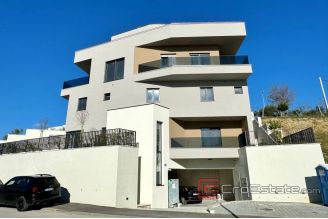 011 2022 382 Split Visoka two story apartment with a sea view for sale