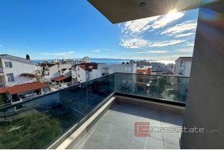 011 2022 382 Split Visoka two story apartment with a sea view for sale