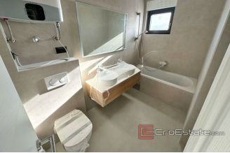 011 2022 382 Split Visoka two story apartment with a sea view for sale
