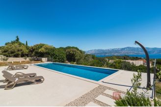 017 2026 107 Island of Brac House with pool and a sea view for sale