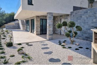 006 2022 388 Omis villa with pool sale