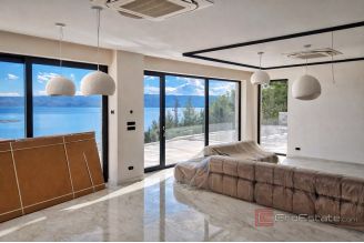006 2022 388 Omis villa with pool sale