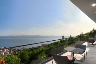 010 2022 389 Omis villa with pool for sale1