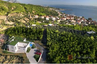 010 2022 389 Omis villa with pool for sale1