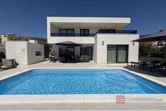 001 2031 113 Kastela modern house with pool and sea view sale