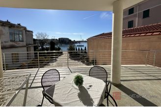 011 2043 102 Zadar Apartment house first row to the sea for sale