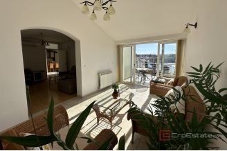 011 2043 102 Zadar Apartment house first row to the sea for sale