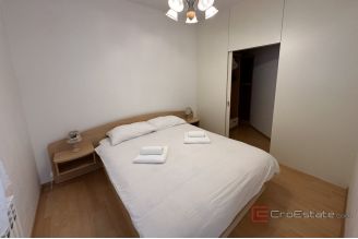 011 2043 102 Zadar Apartment house first row to the sea for sale