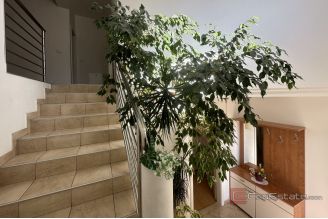 011 2043 102 Zadar Apartment house first row to the sea for sale