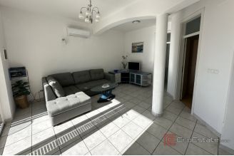 011 2043 102 Zadar Apartment house first row to the sea for sale