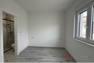 018 2035 144 Ciovo Two bedroom apatment near the sea for sale