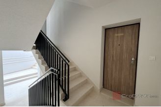 018 2035 144 Ciovo Two bedroom apatment near the sea for sale
