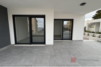 018 2035 144 Ciovo Two bedroom apatment near the sea for sale
