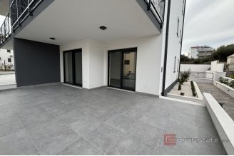 018 2035 144 Ciovo Two bedroom apatment near the sea for sale