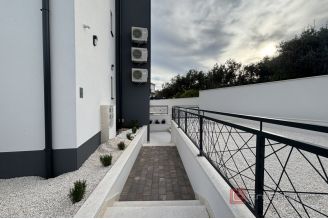018 2035 144 Ciovo Two bedroom apatment near the sea for sale