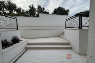 018 2035 144 Ciovo Two bedroom apatment near the sea for sale