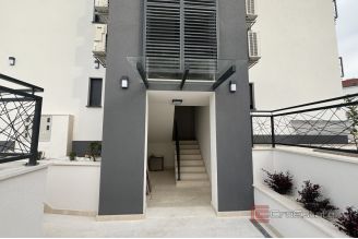 018 2035 144 Ciovo Two bedroom apatment near the sea for sale