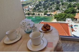 012 2031 144 Rogoznica Apartment house with sea view for sale