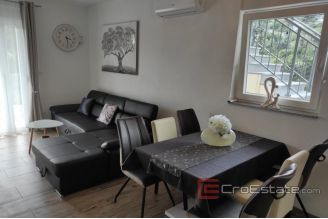 012 2031 144 Rogoznica Apartment house with sea view for sale