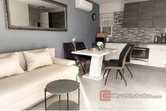 012 2031 144 Rogoznica Apartment house with sea view for sale