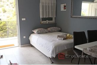 012 2031 144 Rogoznica Apartment house with sea view for sale