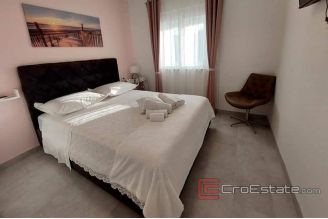 012 2031 144 Rogoznica Apartment house with sea view for sale