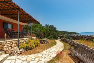 015 2021 370 trogir house first row to the sea for sale