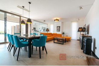 014 2043 106 Zadar Property with two residental buildings for sale