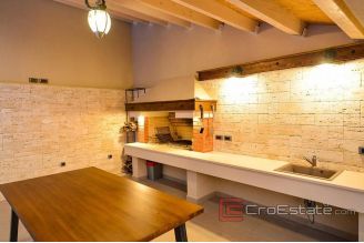 014 2043 106 Zadar Property with two residental buildings for sale