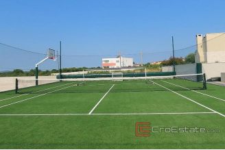 014 2043 106 Zadar Property with two residental buildings for sale