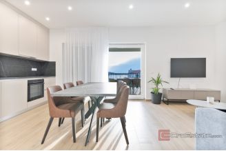 010 2022 393 Rogoznica One bedroom apartment with a sea view for sale