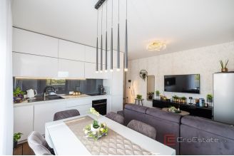 007 2043 108 Zadar Two bedroom apartment with garden for sale