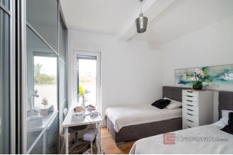 007 2043 108 Zadar Two bedroom apartment with garden for sale
