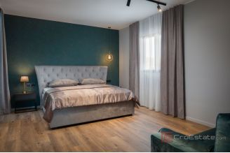 017 2043 98 Zadar Property with two residental buildings for sale