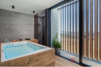 017 2043 98 Zadar Property with two residental buildings for sale