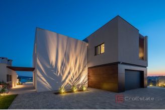 017 2043 98 Zadar Property with two residental buildings for sale