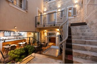 017 5297 30 Split Center Heritage hotel in city center for sale