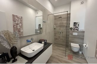 020 2035 148 Ciovo Luxury villa with an open sea view for sale