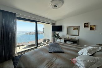 020 2035 148 Ciovo Luxury villa with an open sea view for sale