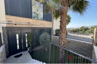 020 2035 148 Ciovo Luxury villa with an open sea view for sale