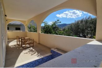 011 2041 75 Island of Hvar House near the sea for sale