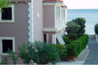 014 2022 403 island vis apartment house near the beach for sale