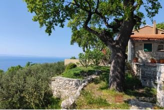 019 2021 375 Omis Stone house with a sea view for sale