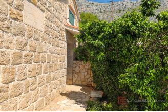 019 2021 375 Omis Stone house with a sea view for sale