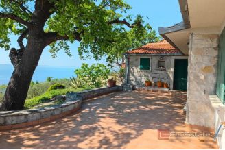 019 2021 375 Omis Stone house with a sea view for sale