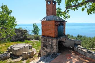 019 2021 375 Omis Stone house with a sea view for sale