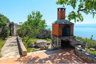 019 2021 375 Omis Stone house with a sea view for sale